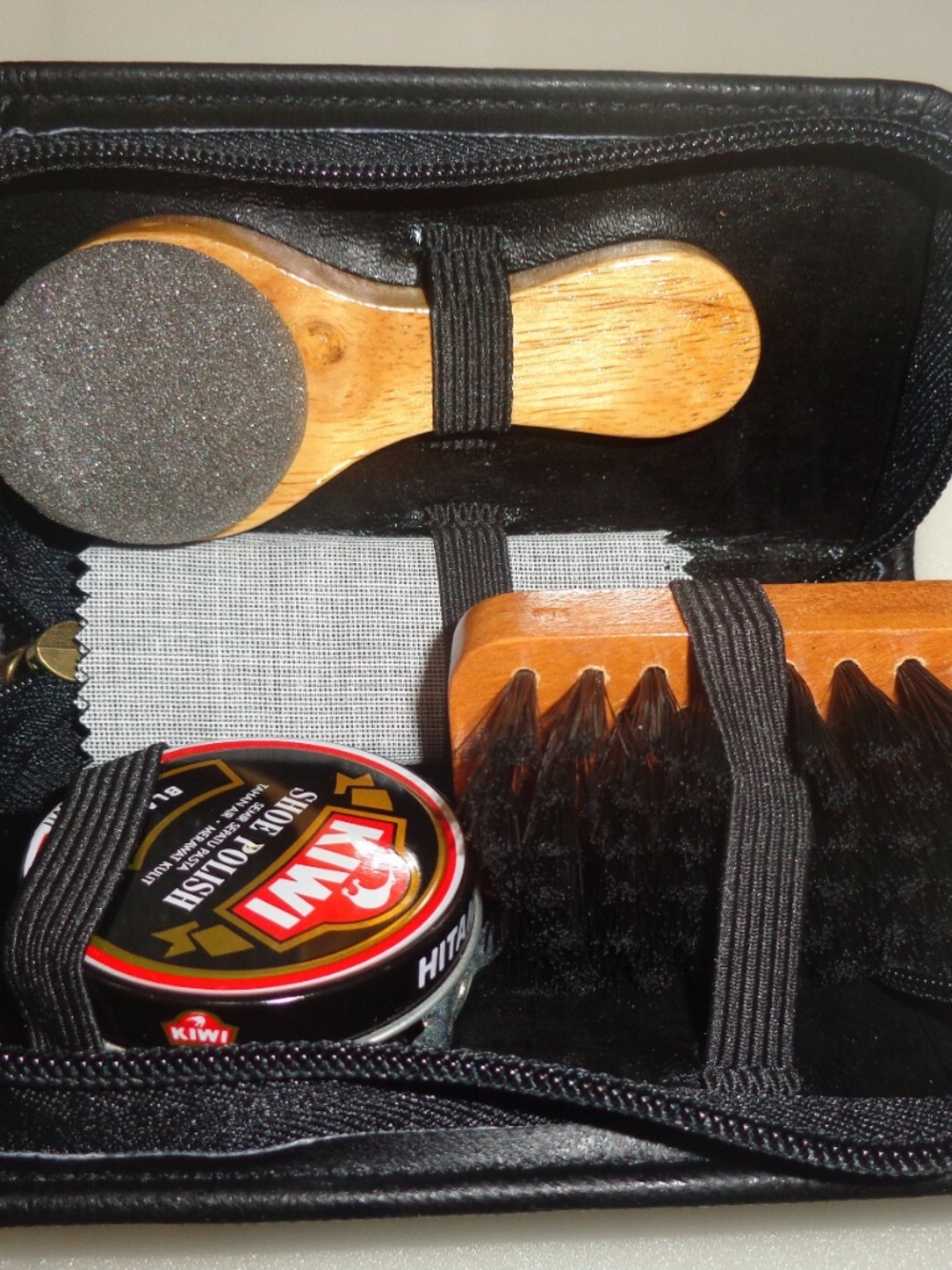 VINTAGE SARACEN MALIBU 1997 TRAVEL SHOE SHINE KIT